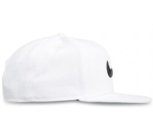 Cargar imagen en el visor de la galería, NIKE | SWOOSH PRO FLAT PEAK CAP
