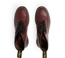 Cargar imagen en el visor de la galería, DR MARTENS | 1460Z DMC 8-EYE BOOT | CHERRY SMOOTH

