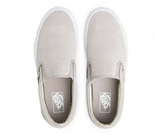 Cargar imagen en el visor de la galería, VANS | CLASSIC SLIP-ON (PERFORATED SUEDE)
