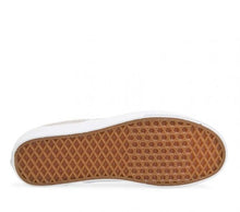 Cargar imagen en el visor de la galería, VANS | CLASSIC SLIP-ON (PERFORATED SUEDE)
