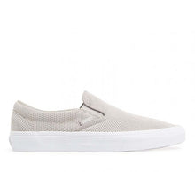 Cargar imagen en el visor de la galería, VANS | CLASSIC SLIP-ON (PERFORATED SUEDE)
